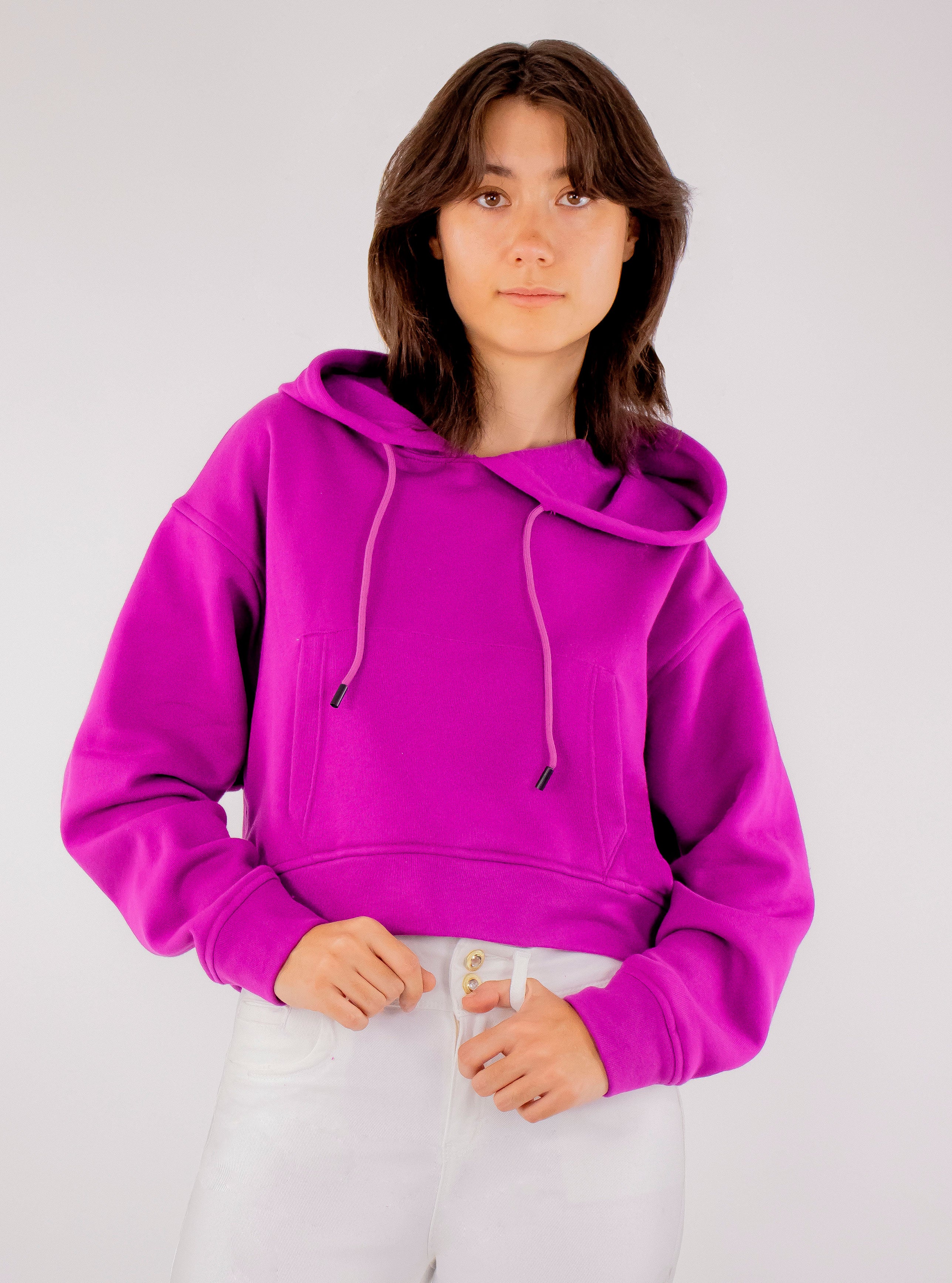 Sudadera corta con capucha de color morado