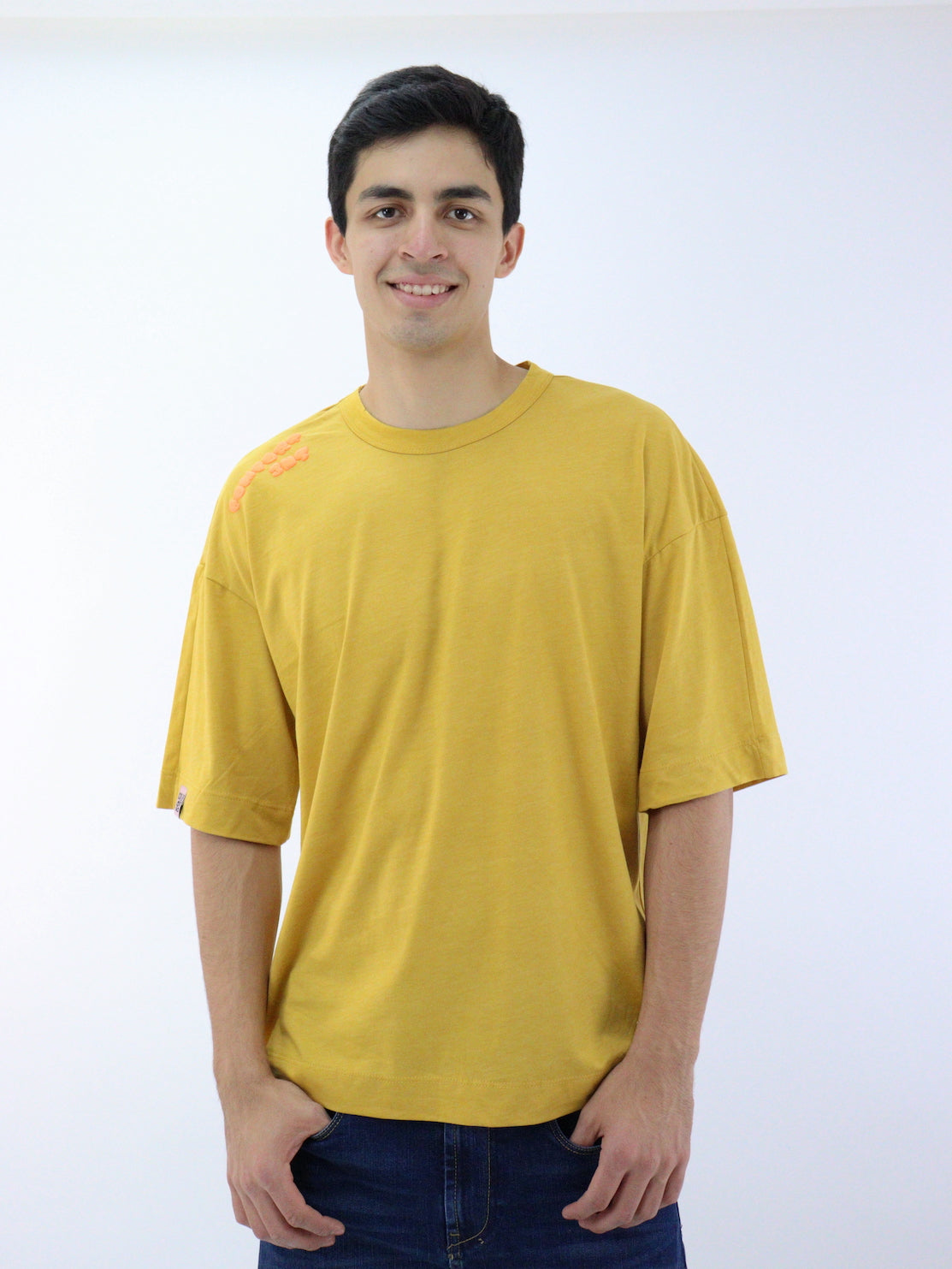 Playera mid size de color mostaza