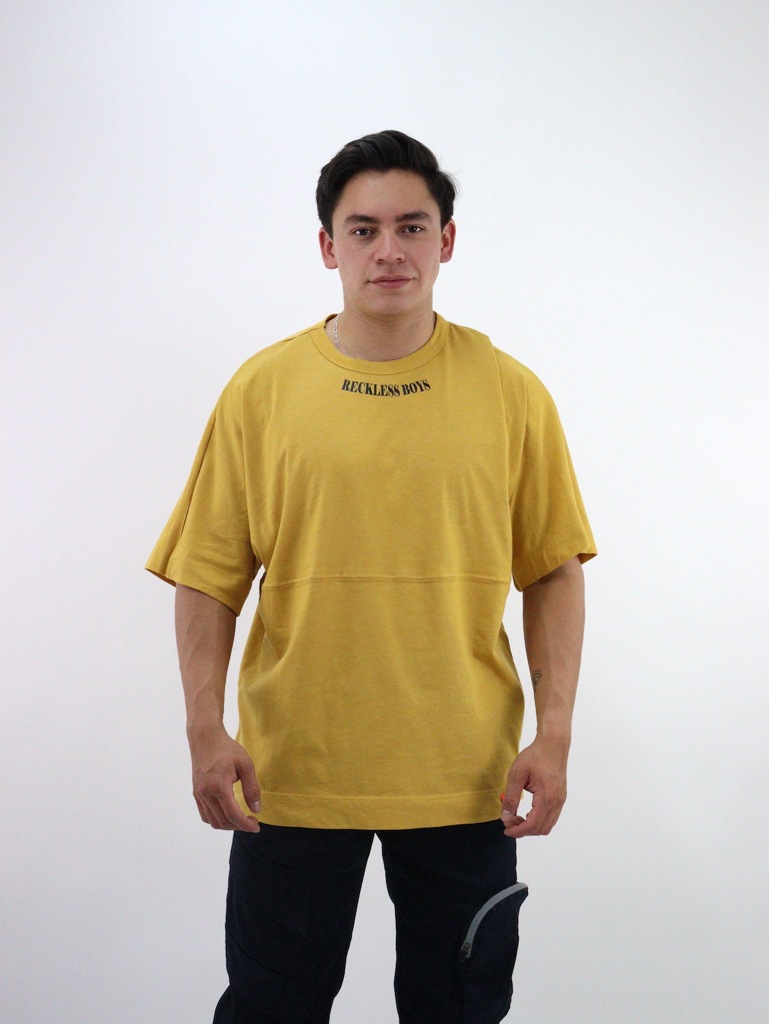 Playera oversize de color amarillo mostaza (NUEVA TEMPORADA)