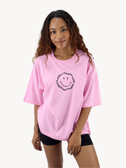 Playera smiley oversize de color rosa (NUEVA TEMPORADA)