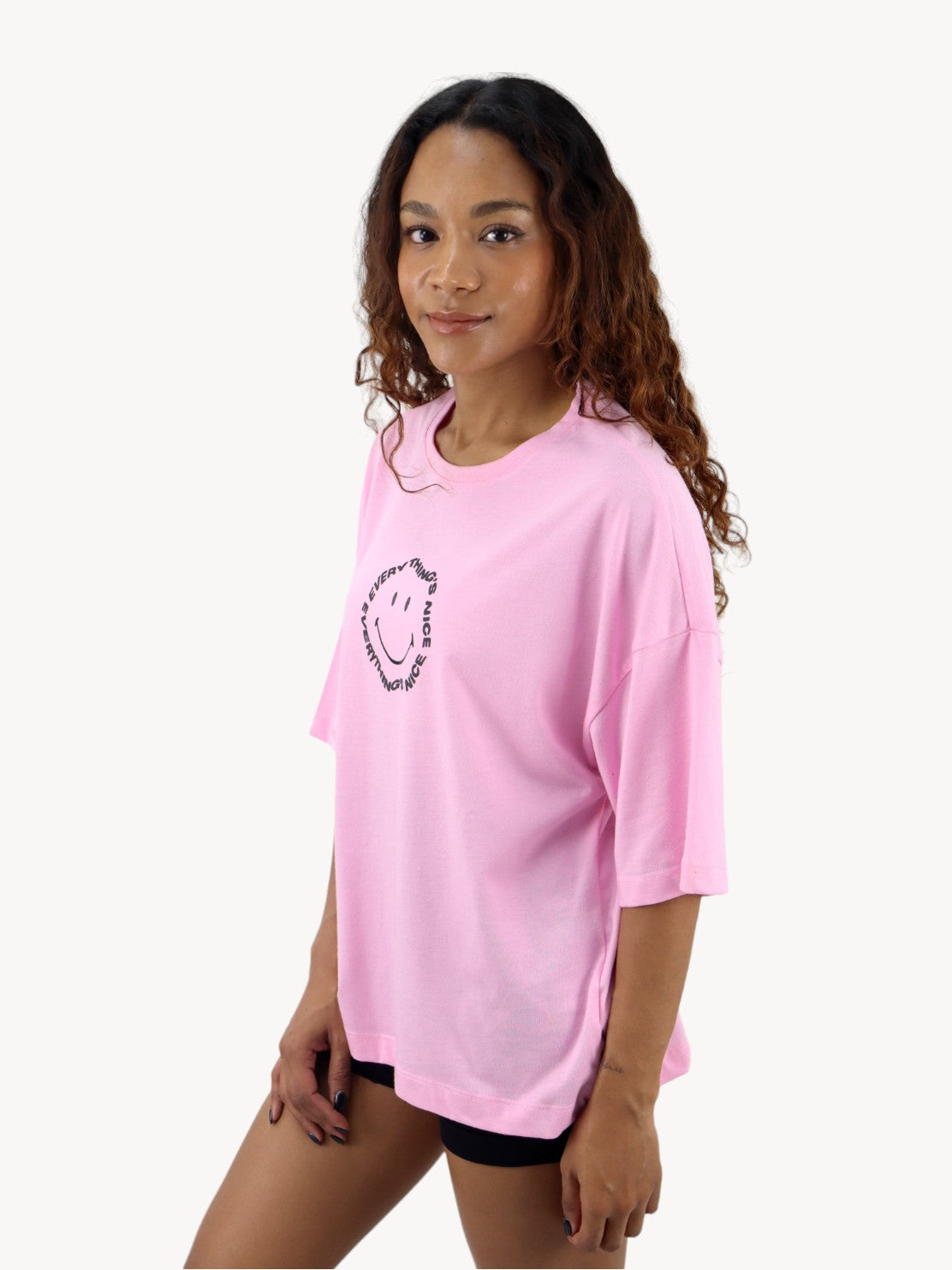 Playera smiley oversize de color rosa (NUEVA TEMPORADA)