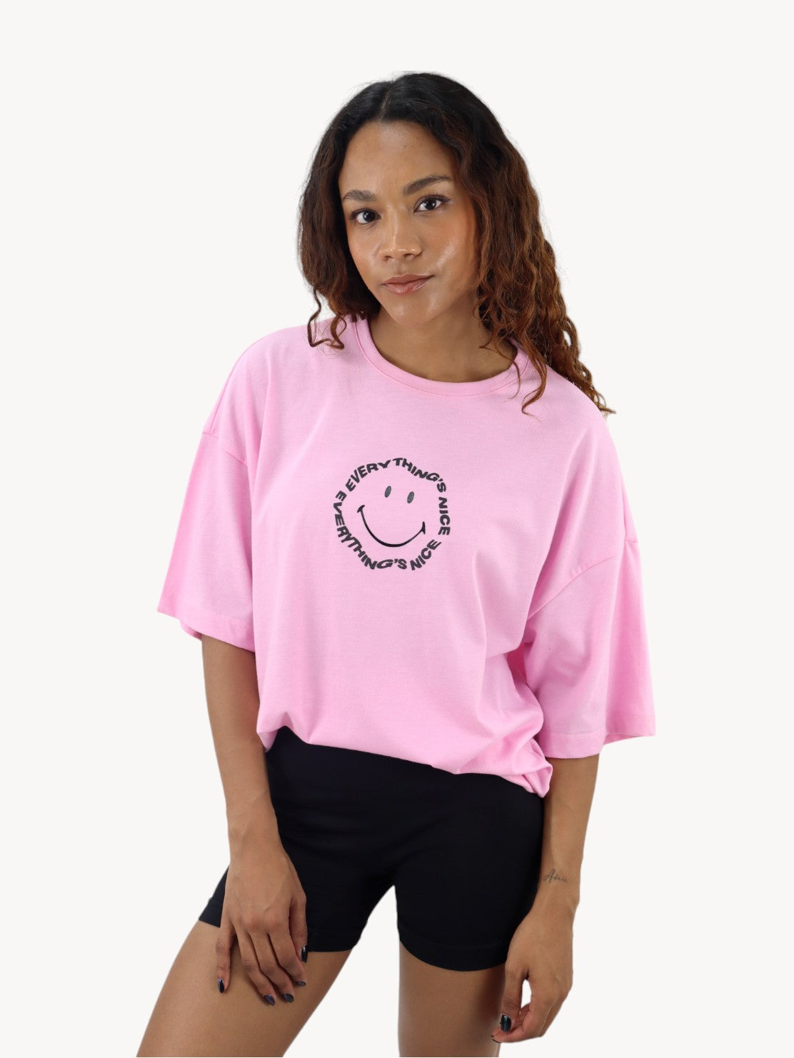 Playera smiley oversize de color rosa (NUEVA TEMPORADA)