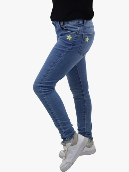 Jeans skinny azul claro con bordado floral (NUEVA TEMPORADA)