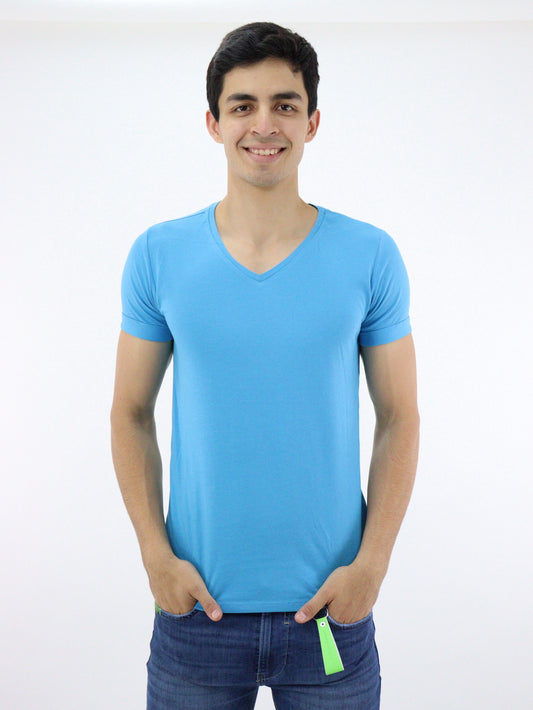 Playera manga corta de color azul con cuello V (NUEVA TEMPORADA)