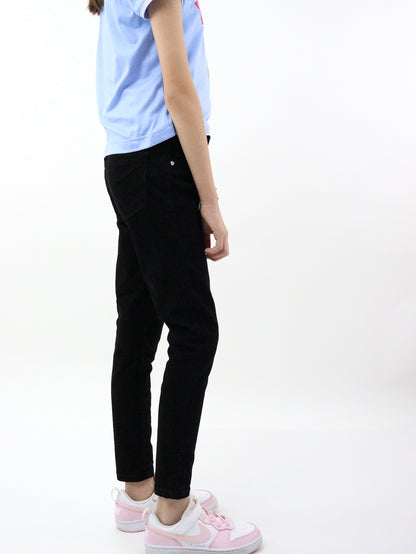 Jeans skinny de color negro con monedero decorativo