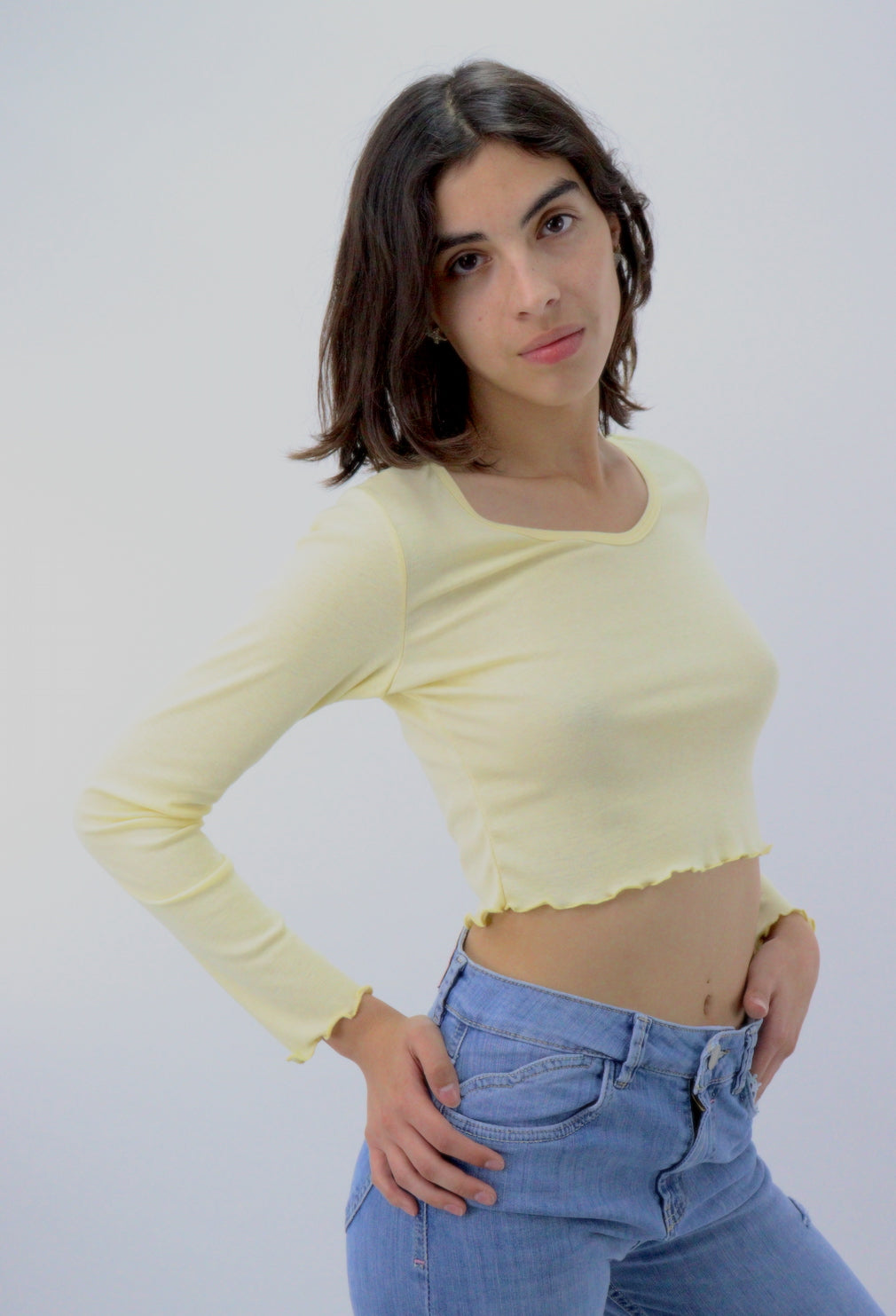 Playera basic crop M/L de color amarillo