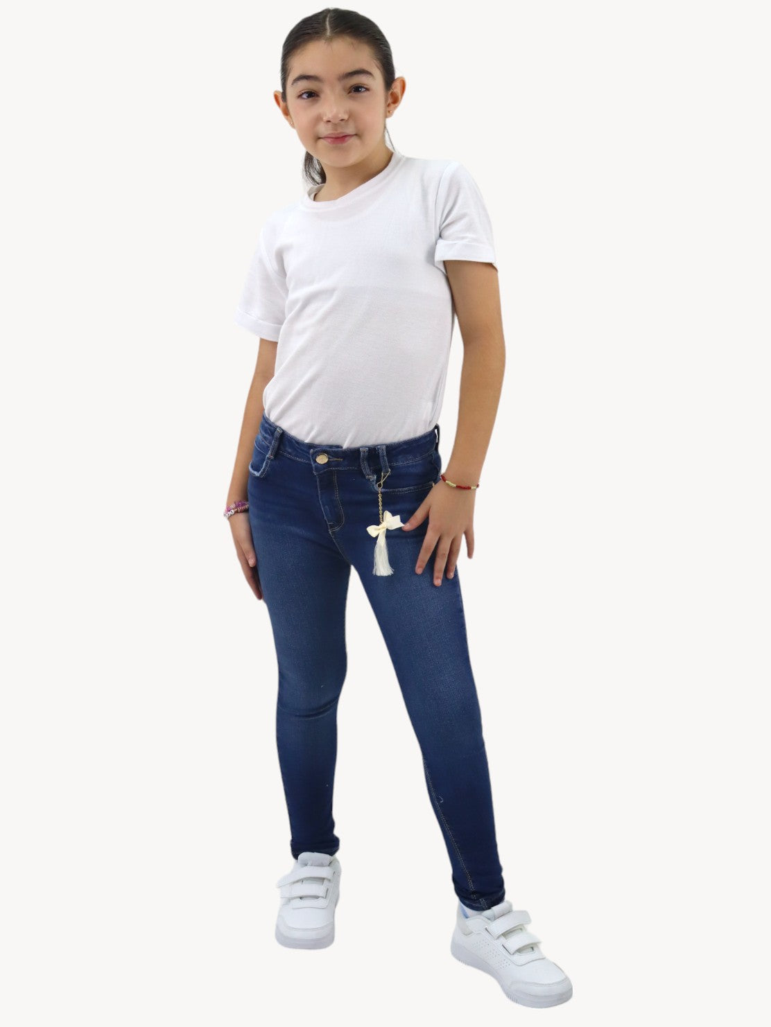 Jeans skinny azul oscuro con colgante (NUEVA TEMPORADA)