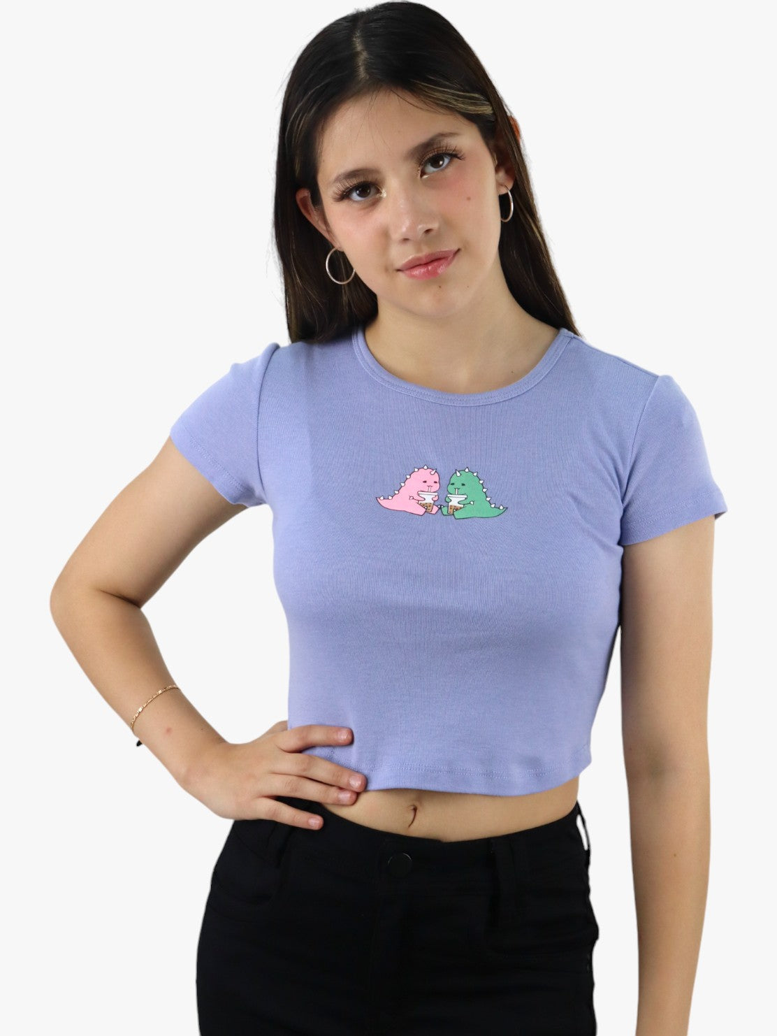 Playera crop de color azul con estampado