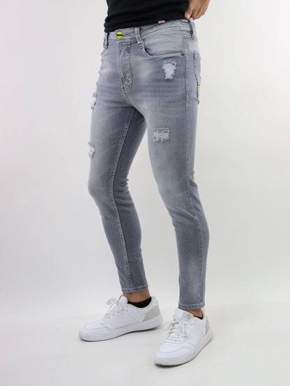 Jeans skinny de color gris con destrucción