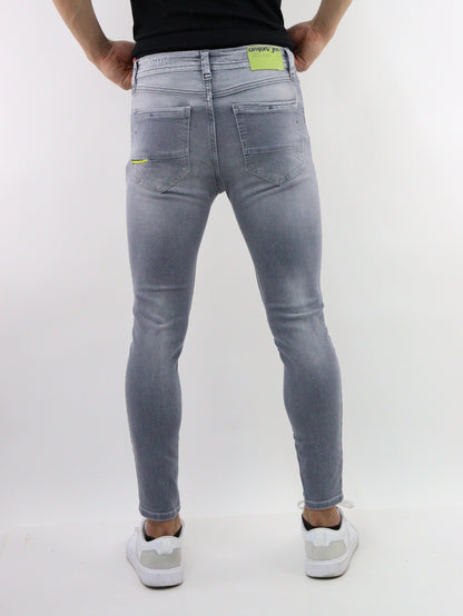 Jeans skinny de color gris con destrucción