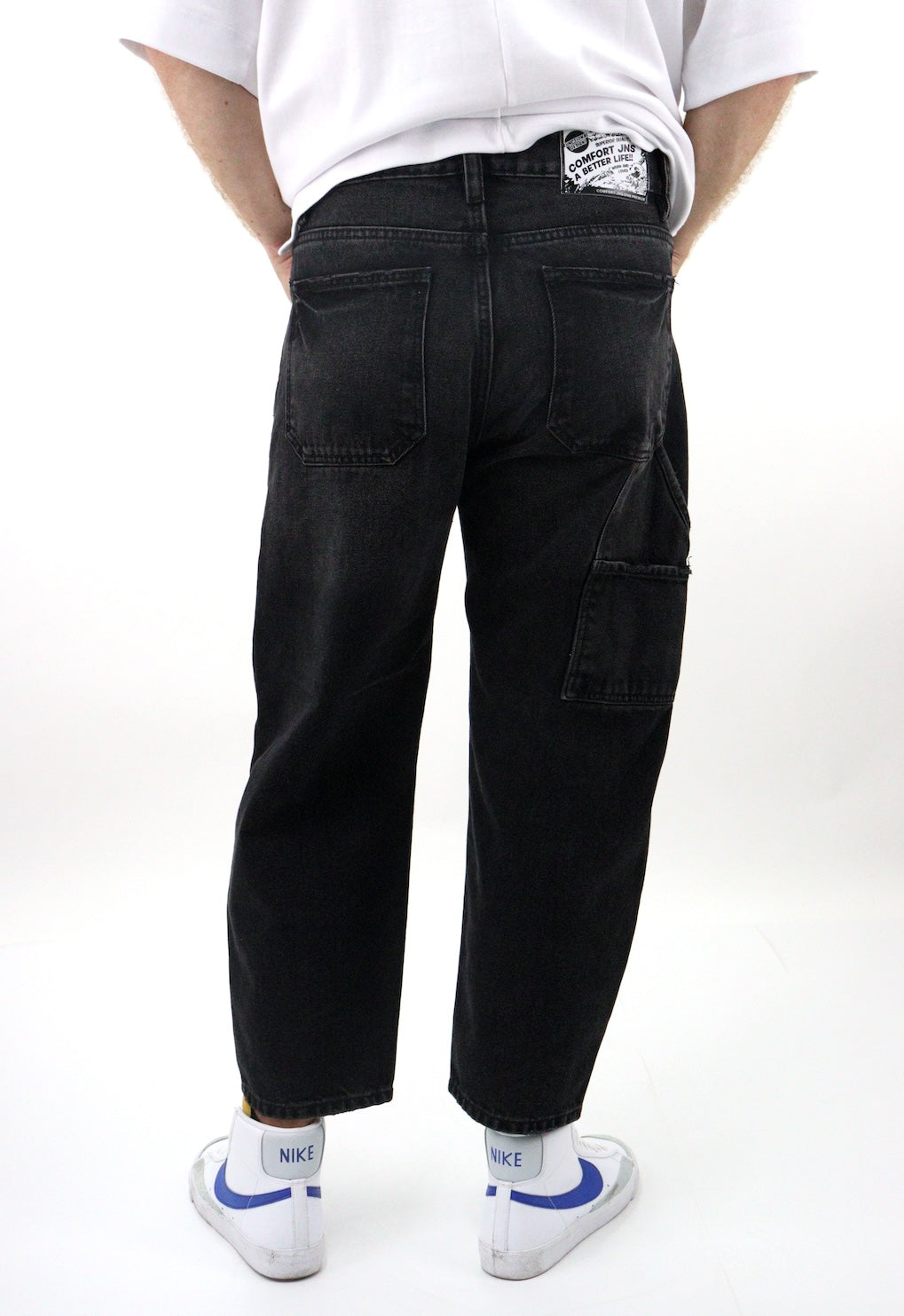 Jeans estilo loose de color negro deslavado (NUEVA TEMPORADA)
