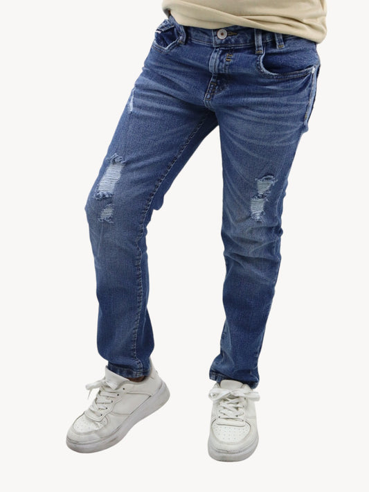 Jeans slim azul deslavado con destrucción