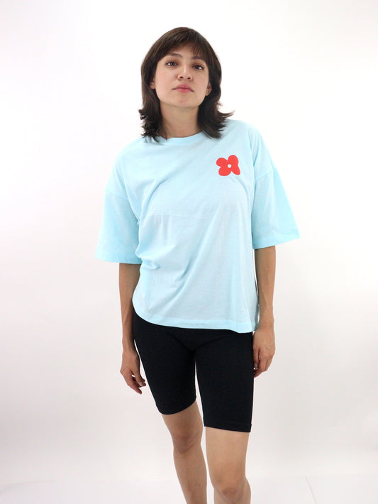 Playera oversize de color azul con estampado floral (NUEVA TEMPORADA)