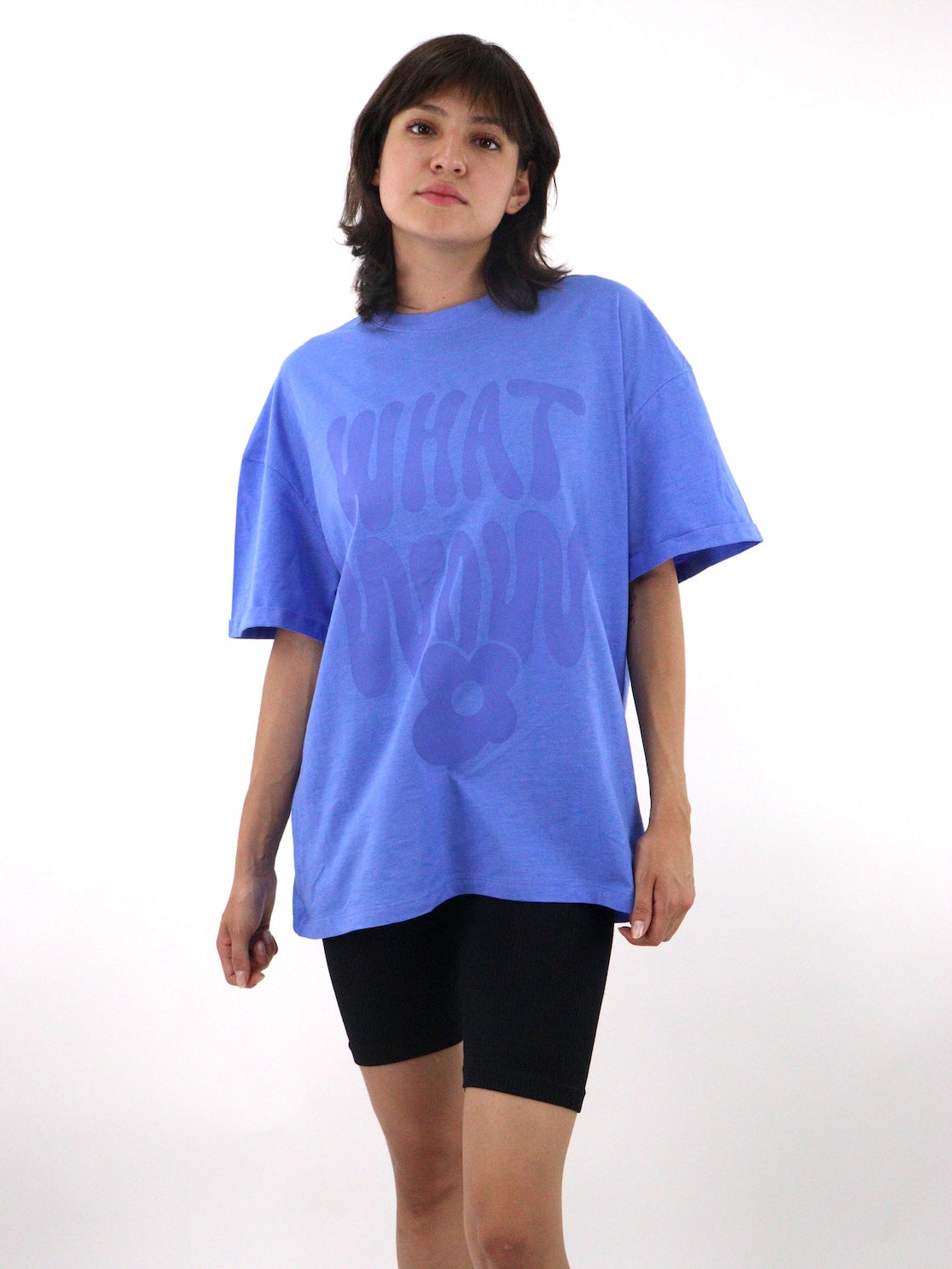 Playera oversize de color azul con estampado