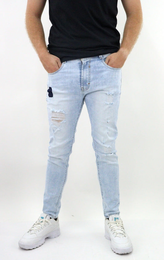 Jeans skinny con parche y destrucción (NUEVA TEMPORADA)