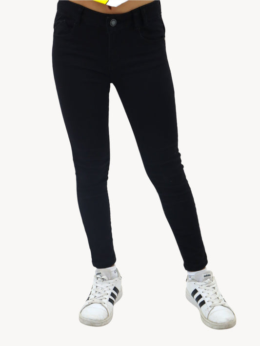 Jeans skinny de color negro (NUEVA TEMPOFRADA)