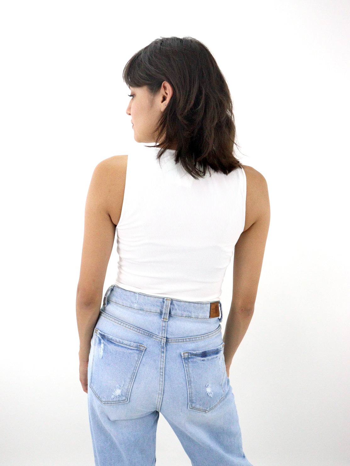 Blusa con abertura en pecho de color blanco