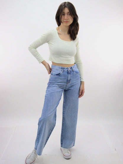 Jeans mom wide de color azul deslavado (NUEVA TEMPORADA)