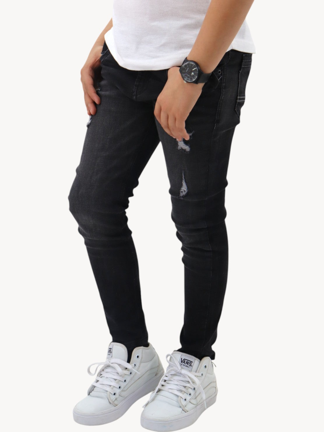 Jeans skinny color negro deslavado con destrucción