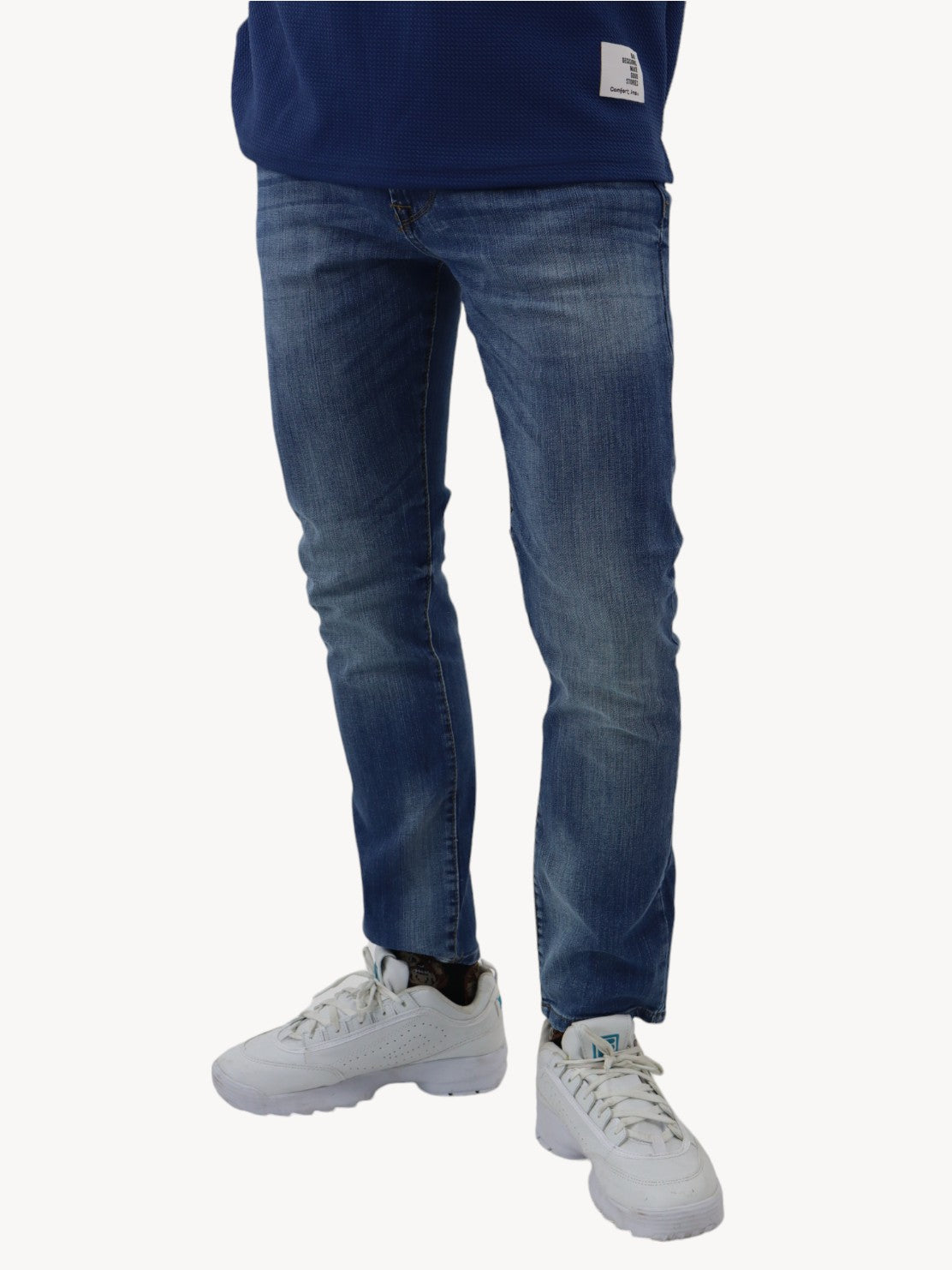 Jeans slim/skinny de color azul deslavado (NUEVA TEMPORADA)